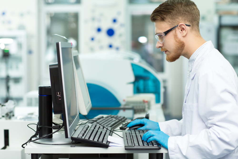 Entenda como sistemas para laboratórios de análises clínicas podem melhorar a performance no dia a dia