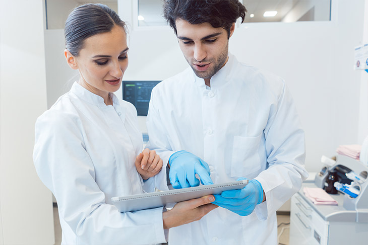 A tecnologia para superar desafios para abrir um laboratório de análises clínicas