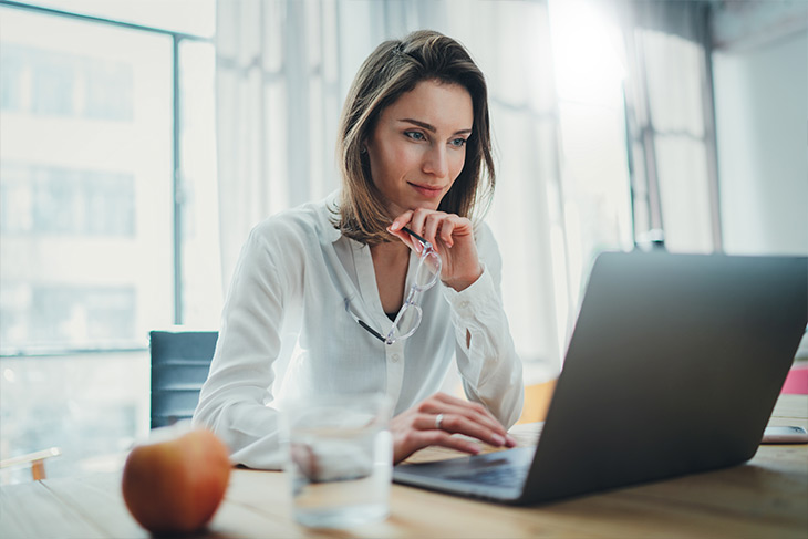 Quais habilidades o gestor financeiro do laboratório deve ter?