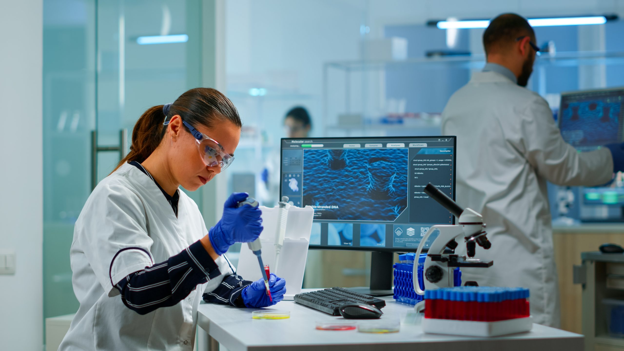 5 tarefas que seu laboratório ainda faz manualmente e que o software de gestão para laboratórios resolveria hoje