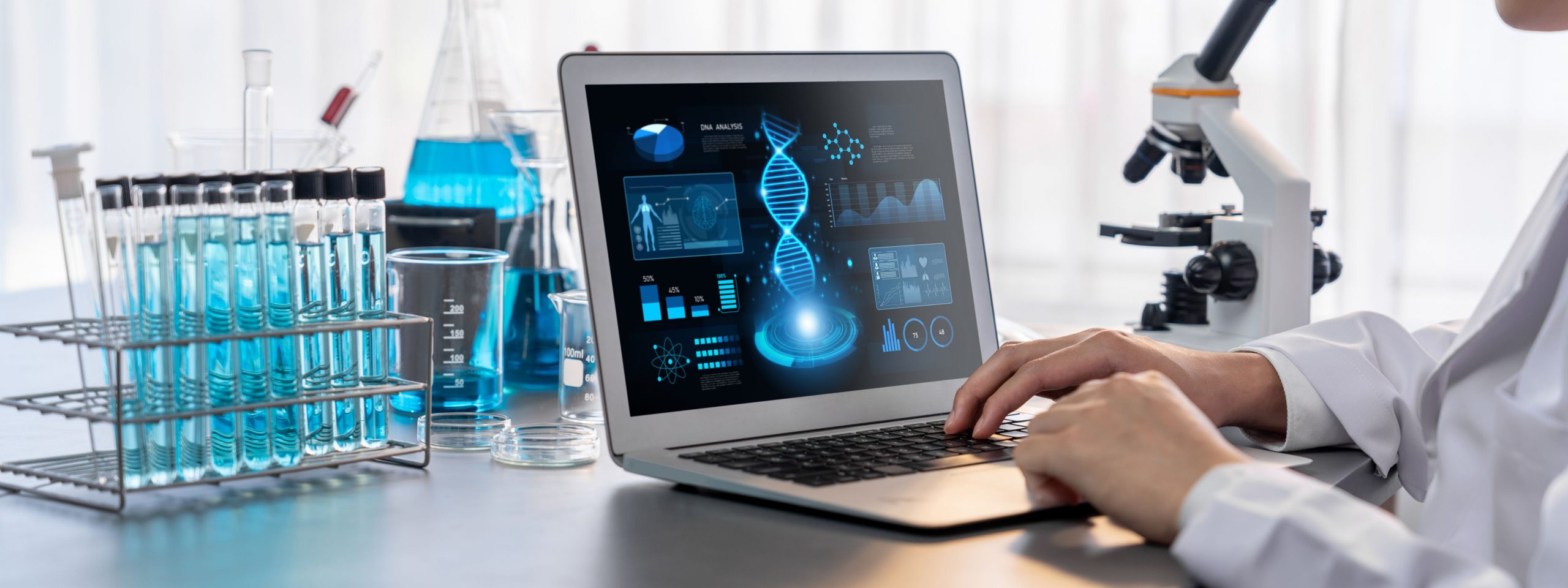 Sinais de que você precisa trocar software para laboratório para sustentar o seu crescimento